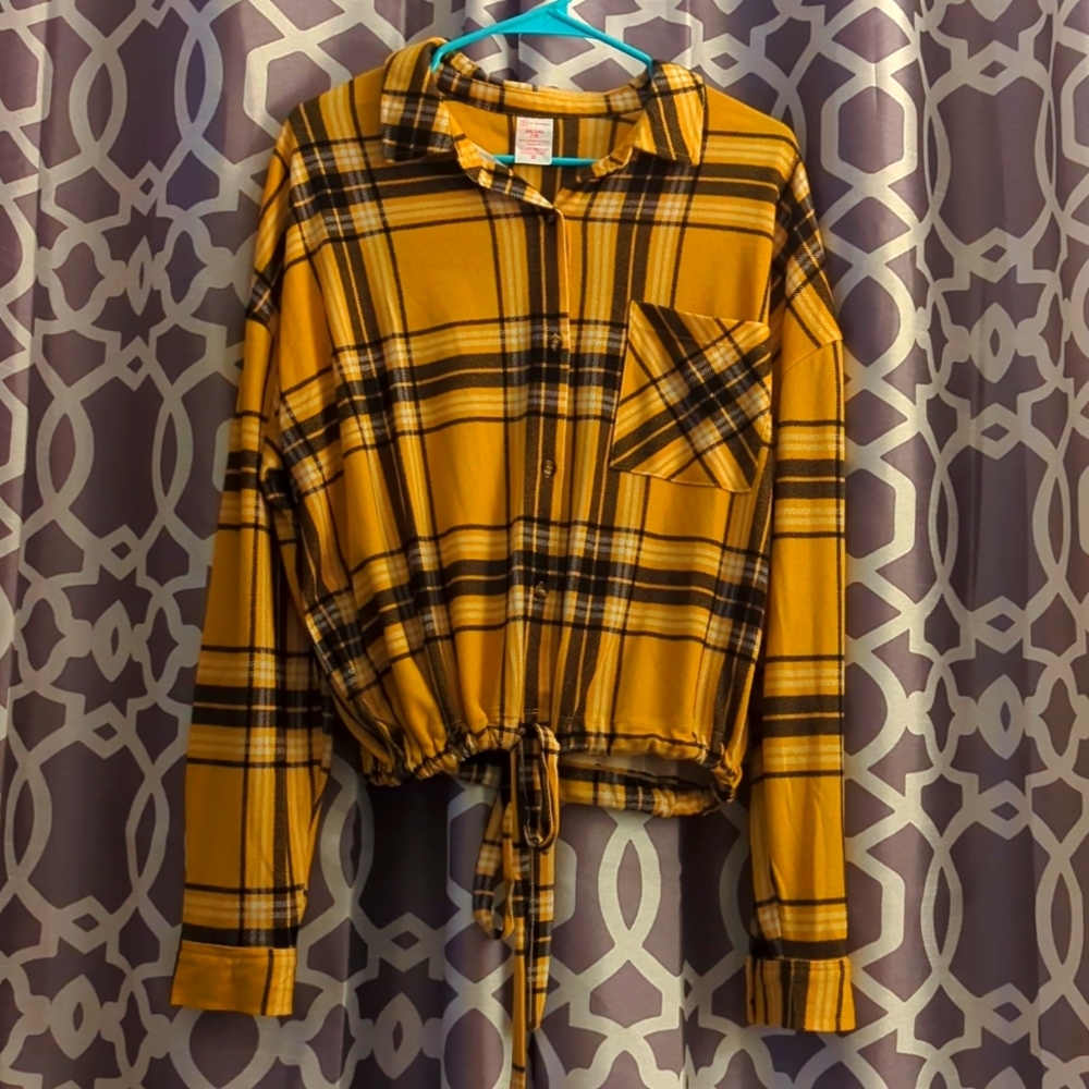 Black/Yellow Plaid Top with pull string bottom..